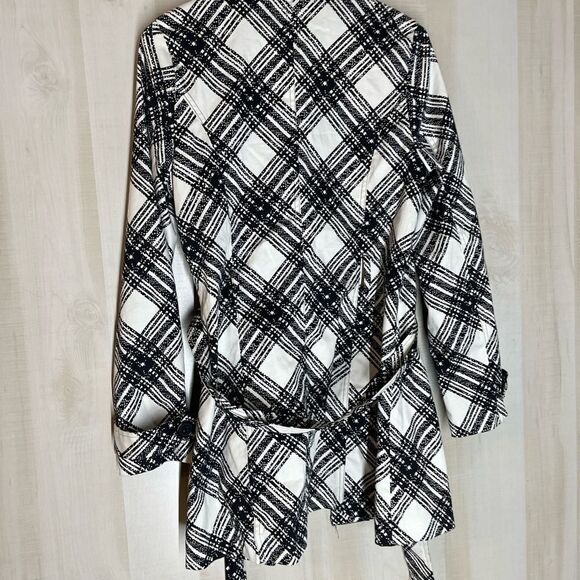 Luii black and white belted jacket, size small - Picture 5 of 10